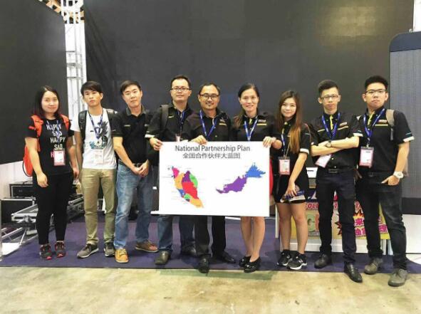 kaiyun开云与BANNERKING SDN.BHD工作人员合影