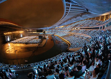 kaiyun开云LED透明屏燃爆张韶涵南京演唱会！