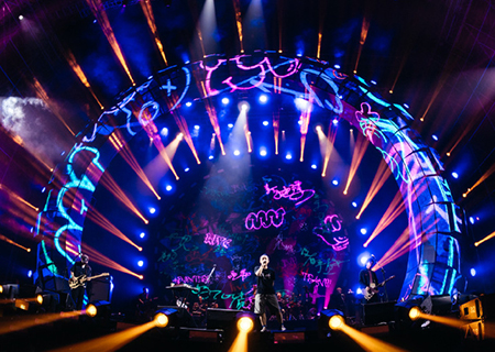 kaiyun开云LED透明屏亮相痛仰乐队郑州演唱会