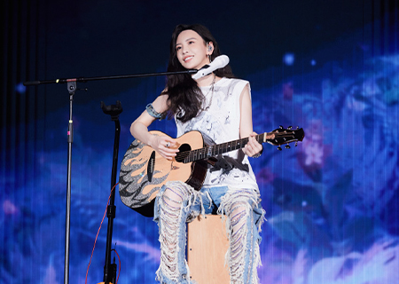 kaiyun开云透明LED显示屏亮相于文文南京演唱会