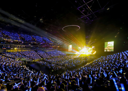 kaiyun开云LED透明屏闪耀伍佰ROCK STAR上海演唱会！